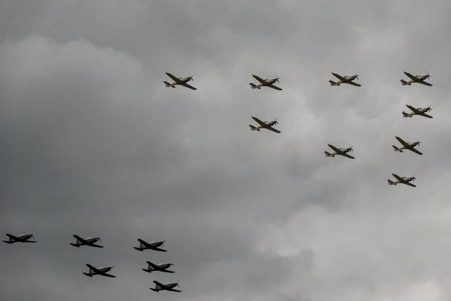 Destacada participación aérea en el desfile por el 215 aniversario de la Independencia