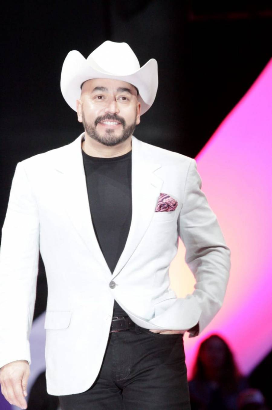 Lupillo Rivera comparte las dificultades que enfrenta por la p&eacute;rdida de audici&oacute;n