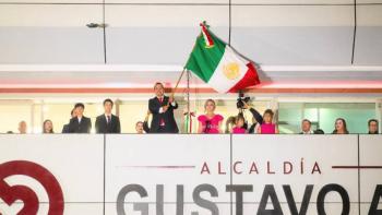 Janecarlo Lozano encabeza multitudinaria conmemoraci&oacute;n del 215 aniversario de la Independencia en Gustavo A. Madero