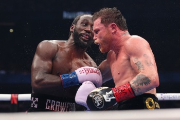 R&eacute;cord de audiencia para la pelea Canelo-Crawford en Netflix
