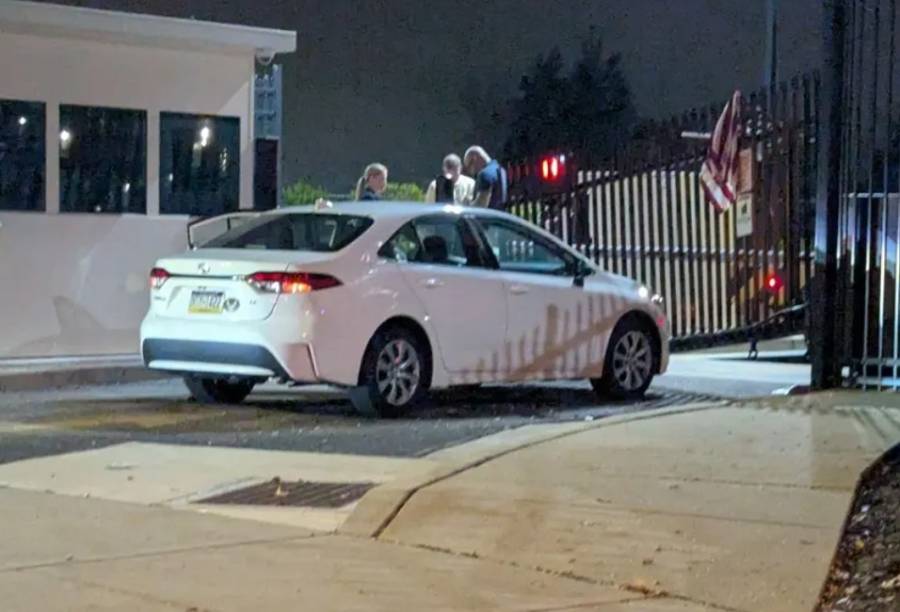 Auto se Estrella contra Oficina del FBI en Pittsburgh: Lo Consideran Acto Terrorista