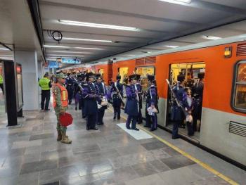 Metro apoya traslado de soldados tras desfile en CDMX