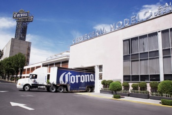 Corona celebra un siglo de historia: 100 a&ntilde;os impulsando el “extra” de M&eacute;xico