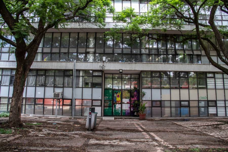 Facultad de Economía de la UNAM suspende clases tras amenaza de artefacto explosivo