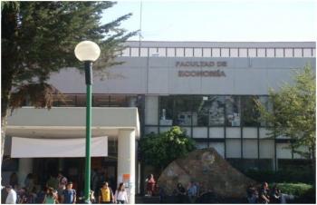 UNAM reanuda clases en la Facultad de Econom&iacute;a tras falsa amenaza de bomba