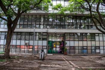 Facultad de Econom&iacute;a de la UNAM suspende clases tras amenaza de artefacto explosivo