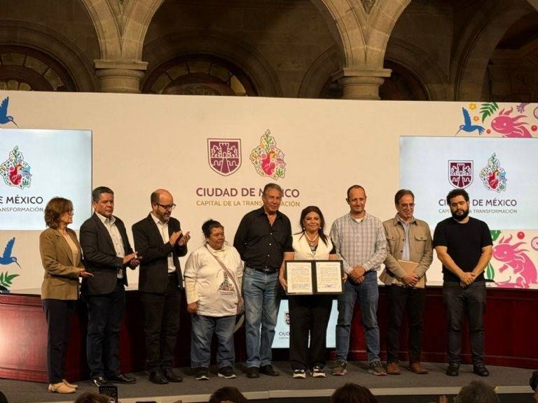 Clara Brugada firma acuerdo para concluir reconstrucción de viviendas afectadas por el sismo de 2017 en la CDMX