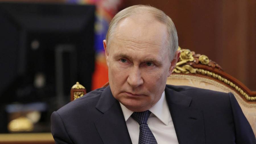 Jefe saliente del MI6 asegura que no hay indicios de que Putin busque negociar la paz en Ucrania