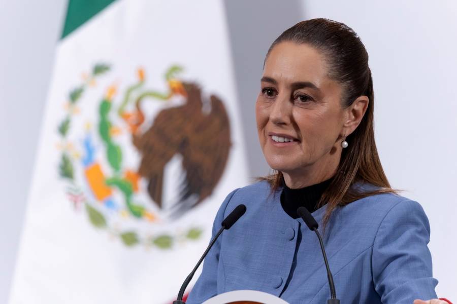 Sheinbaum celebra alza en pron&oacute;stico econ&oacute;mico