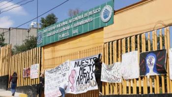 Estudiante muere apu&ntilde;alado en CCH Sur; agresor se arroja de edificio para huir