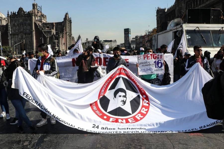 Estudiantes oaxaqueños exigen audiencia con la presidenta y acusan represión en su estado