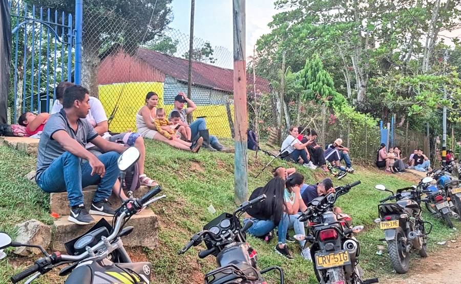 Derrumbe en una mina de oro en Colombia deja atrapados a 25 operarios
