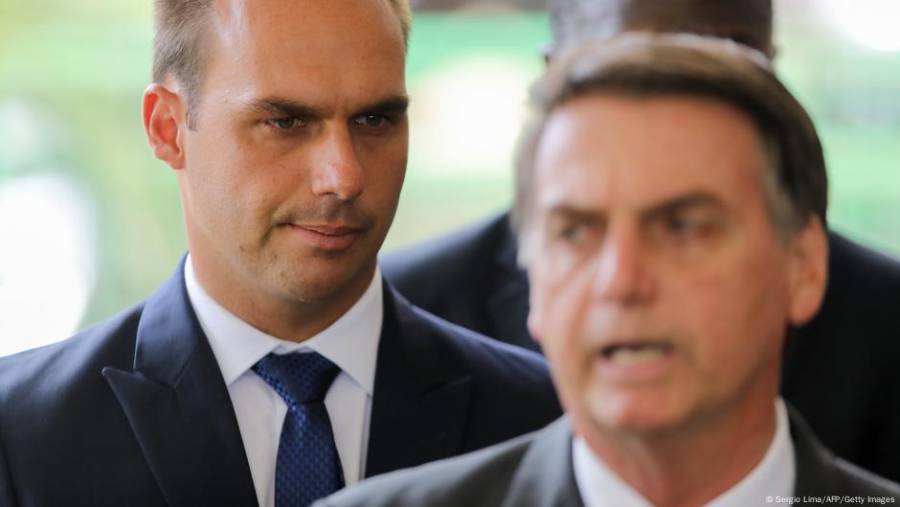 Imputan a hijo de Bolsonaro por interferir en juicio
