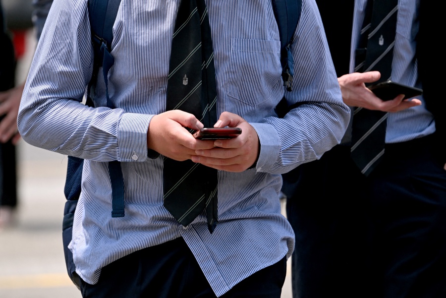 WhatsApp y Twitch figuran entre plataformas que podr&iacute;an ser vedadas para menores en Australia