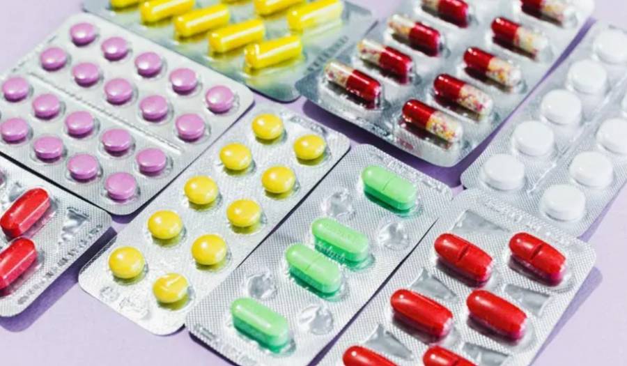 Alerta por Uso Sin Control de Antibióticos: Investigador Señala Riesgo de Millones de Muertes