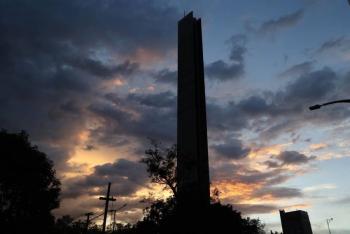 Greenpeace protesta en la Estela de Luz para exigir acciones en defensa de la Selva Maya
