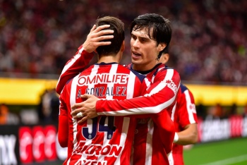 Guadalajara supera a Necaxa en duelo con tintes de reencuentro