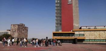 Estudiantes del CCH Sur marchan rumbo a Rector&iacute;a en homenaje a Jes&uacute;s, asesinado dentro del plantel