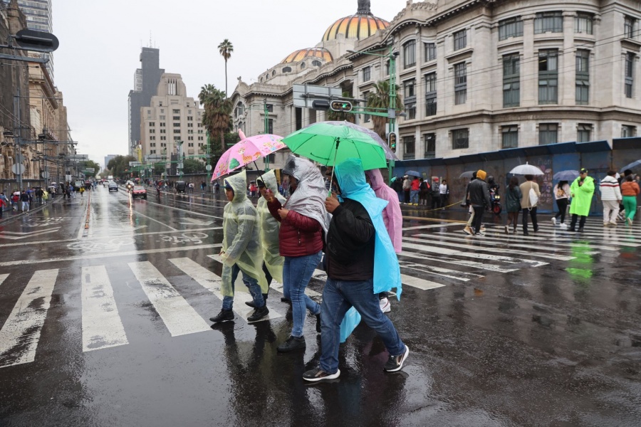Prevén lluvias fuertes este jueves en la Ciudad de México