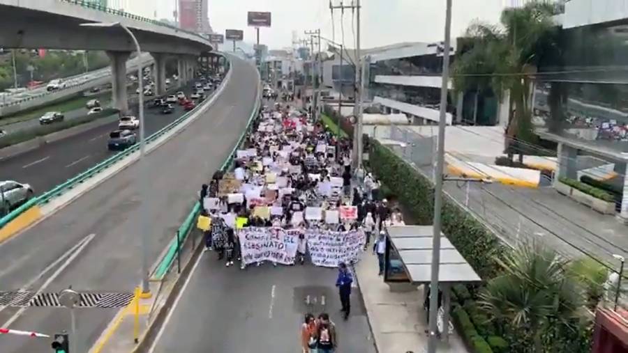 Estudiantes del CCH Sur realizan homenaje en Rectoría por asesinato de alumno y exigen seguridad en la UNAM