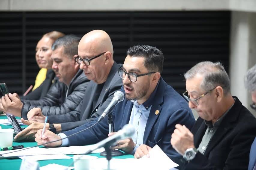 Diputados aprueban prohibir venta de bebidas energ&eacute;ticas a menores en M&eacute;xico