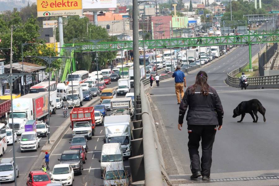 Choferes del transporte público exigen seguridad y bloquean Calzada Ignacio Zaragoza