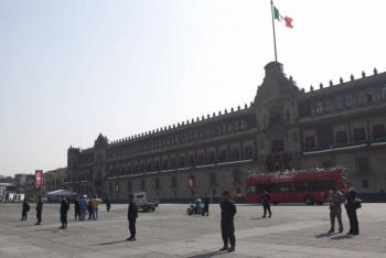 Instalan vallas en Palacio Nacional ante protestas por el caso Ayotzinapa