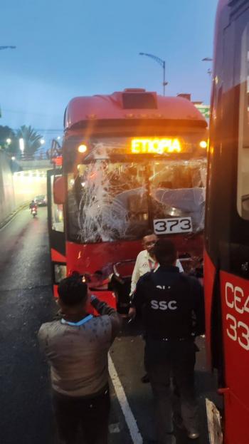 Choque entre unidades de Metrob&uacute;s deja al menos 12 lesionados en Benito Ju&aacute;rez