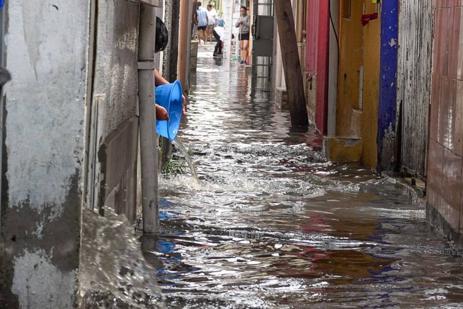 Fuertes lluvias provocan graves inundaciones en oriente de la CDMX y Edomex