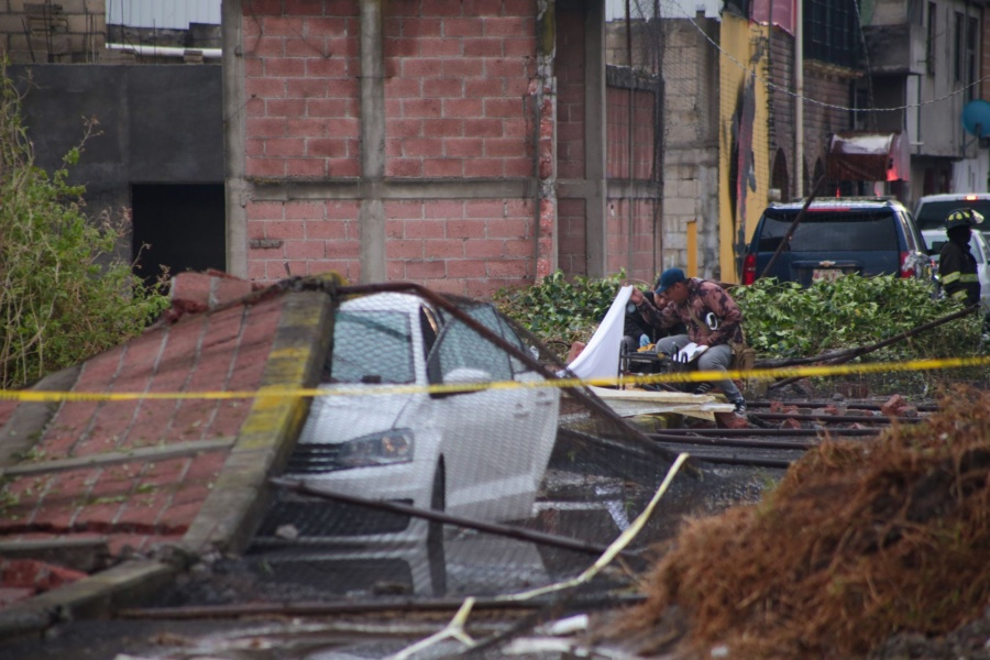 Se desploma barda en Gustavo A. Madero; daños materiales sin personas heridas