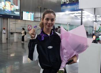 Alegna Gonz&aacute;lez regresa a M&eacute;xico tras conquistar la plata en el Mundial de Atletismo
