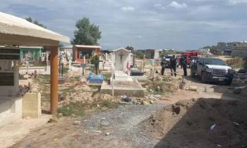 Hombre Cae a Fosa Dentro de Pante&oacute;n al Convulsionarse en Torre&oacute;n