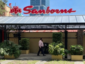 Asalto a Sanborns en la Del Valle: cinco hombres armados roban relojes, joyas y lentes