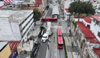 ¿Qu&eacute; Pas&oacute; en Balderas Hoy? Caja de Tr&aacute;iler se Parti&oacute; en la Zona Centro de CDMX