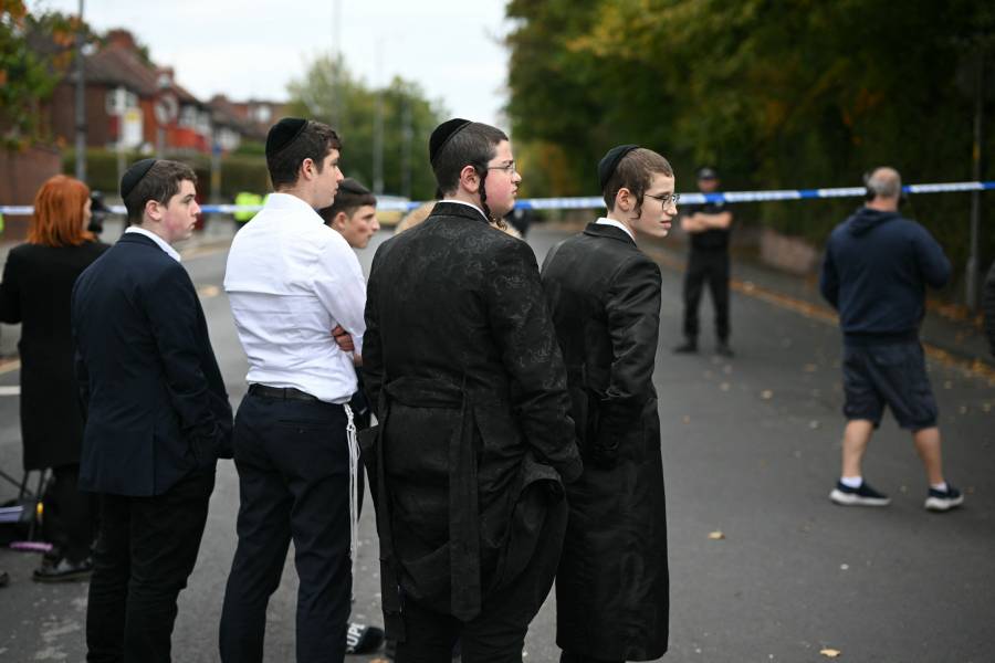 Dos personas asesinadas y cuatro heridas graves en ataque a una sinagoga en Mánchester