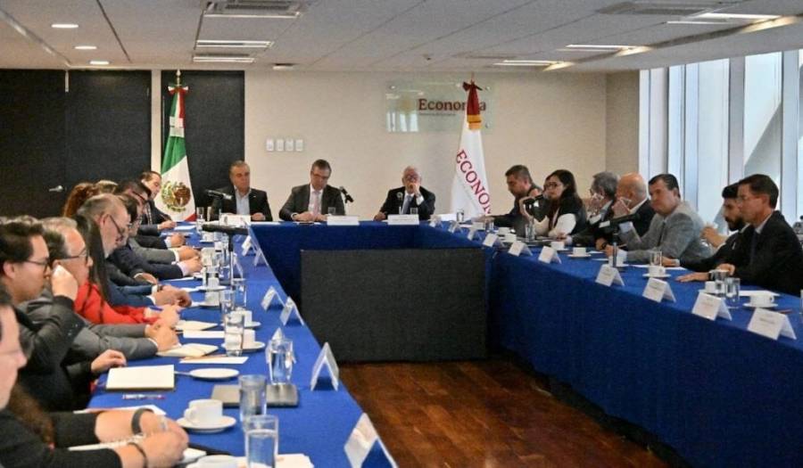 Economía inicia consultas del T-MEC con 30 sectores productivos del CCE