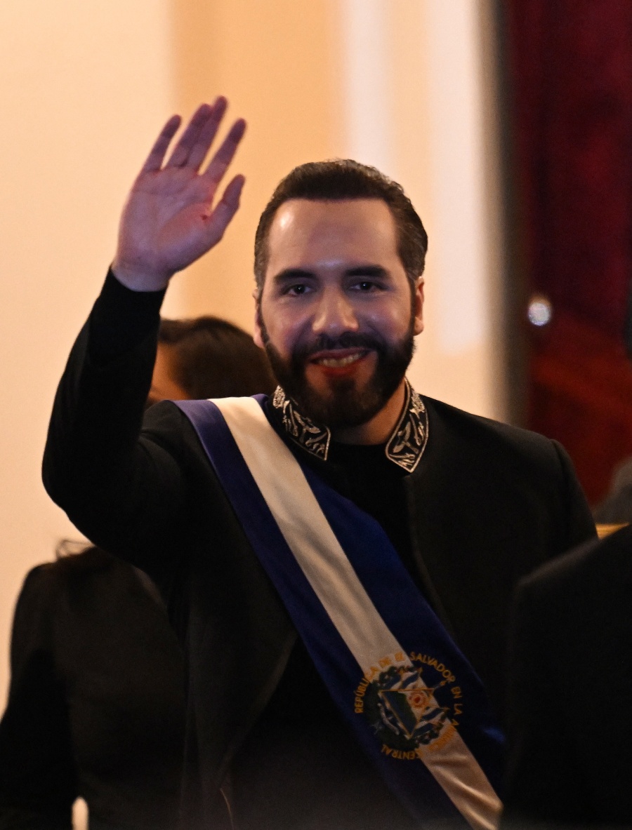Bukele prohíbe el 