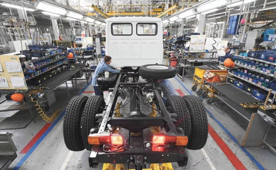 Industria mexicana de camiones pesados enfrenta arancel de 25% en EE.UU., pero no prevé cierres
