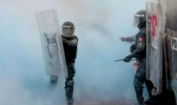 Marcha del 2 de Octubre en CDMX Deja a Un Polic&iacute;a Intubado y Otra con Lesiones por Petardo