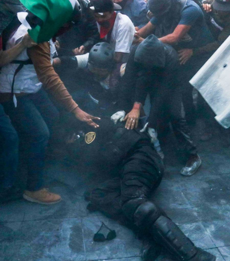 Policías relatan agresiones durante la marcha del 2 de octubre en CDMX