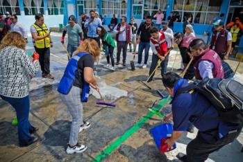Gobierno del Edomex atiende escuelas afectadas por lluvias en Nezahualc&oacute;yotl