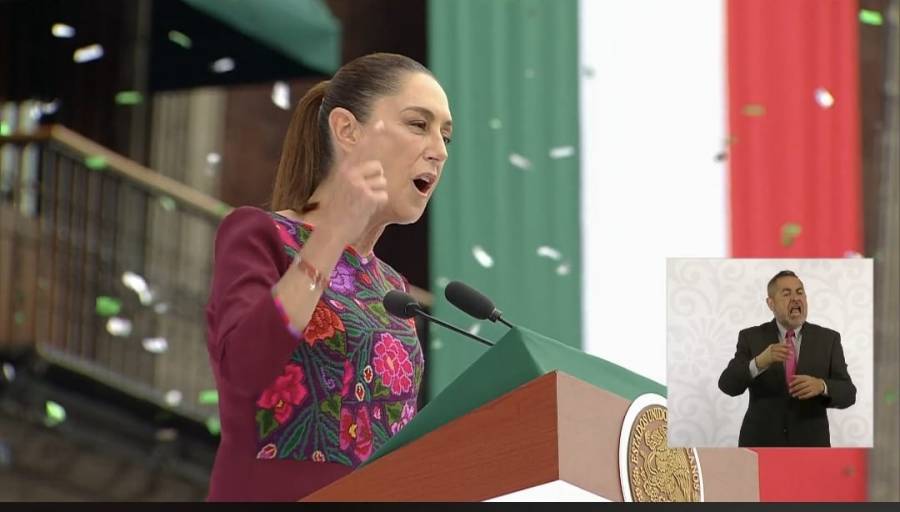 Sheinbaum arranca su informe en el Zócalo con un homenaje a López Obrador: “Es el hombre más honesto, ejemplo de honradez y austeridad”