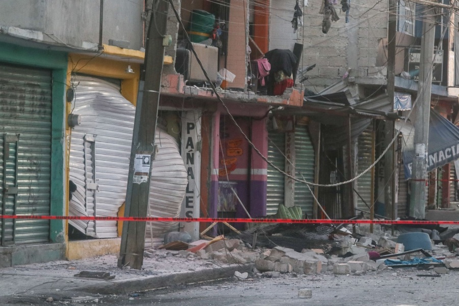 Explosión por acumulación de gas en Iztacalco deja un hombre herido
