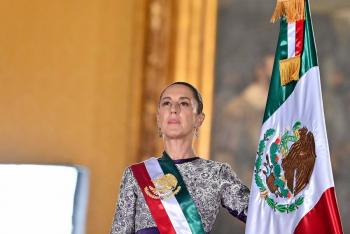 Con un ba&ntilde;o de masas, Sheinbaum festeja su primer a&ntilde;o como presidenta de M&eacute;xico
