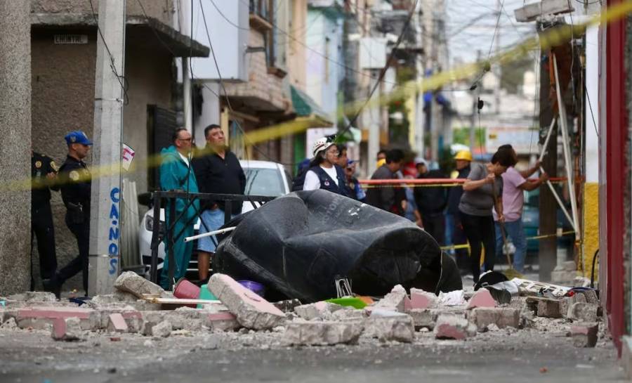 Explosión por acumulación de gas LP deja un lesionado y daños materiales en Iztacalco