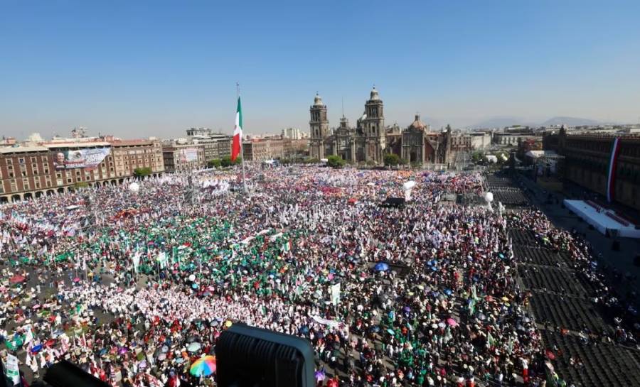 Organizaciones políticas, sindicales y sociales “agandallan” asientos y espacios en el Zócalo
