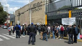 Alerta de bomba obliga a desalojar Prepa 6 de la UNAM y suspender clases