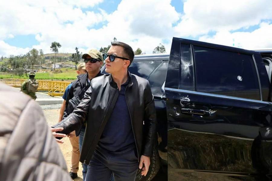 Atacan a balazos vehículo presidencial en Ecuador durante protestas; hay cinco detenidos