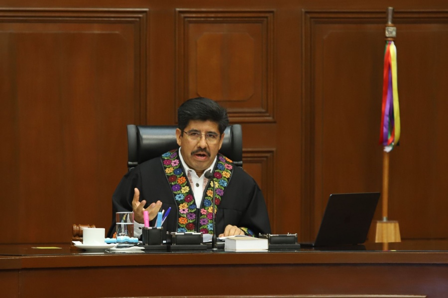 Hugo Aguilar garantiza certeza jurídica al sector privado durante reunión con el CCE