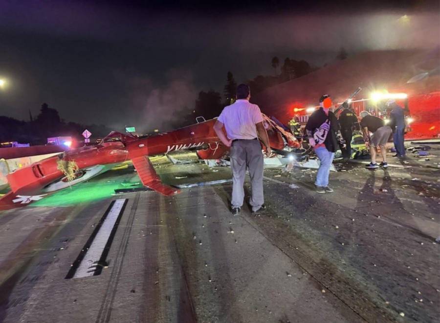 Un helicóptero médico se accidenta en autopista de California